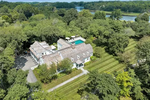 10 River Rd, Cohasset, MA 02025