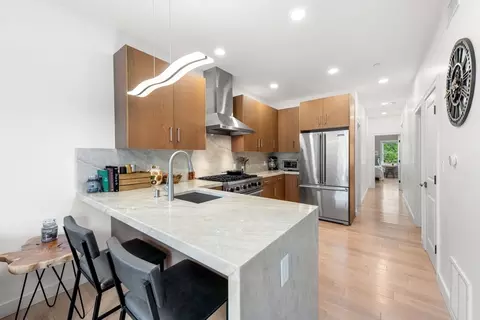 187 London St #3, Boston, MA 02128