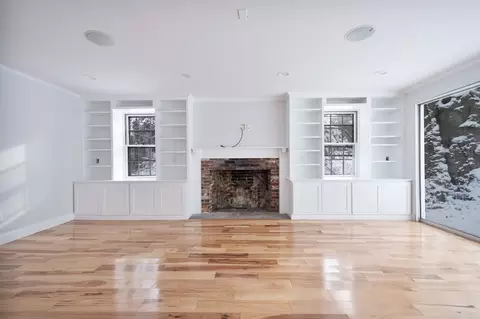 Living - 489 Main St, Hingham, MA 02043 photo 6 of 9