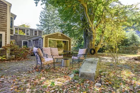 Exterior - 489 Main St, Hingham, MA 02043 photo 9 of 10