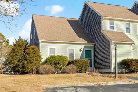 16 Woodview Dr #A, Falmouth, MA 02540