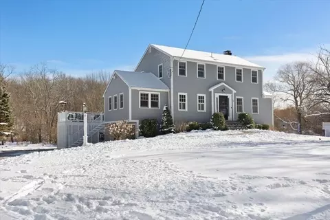 8 Village Ln, Hingham, MA 02043
