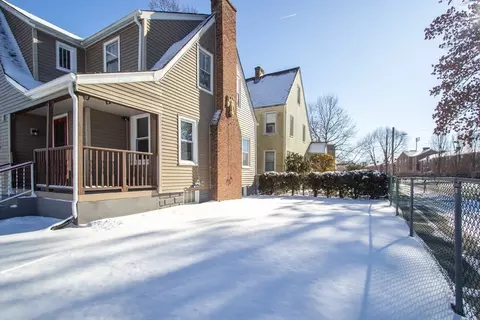 3 Mortimer St, Springfield, MA 01109 photo 4