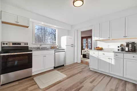 18 Lincoln St, Webster, MA 01570 photo 4
