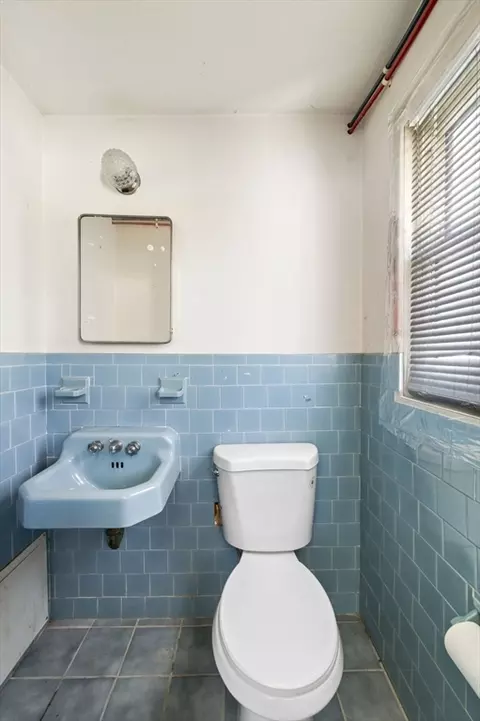 Bath - 43 Coolidge Rd, Danvers, MA 01923 photo 3 of 3