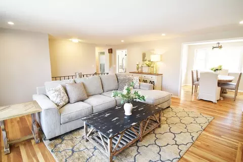 53 Angelica Dr, Framingham, MA 01701
