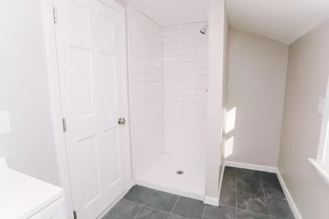 Bath - 75 Lumae St, Springfield, MA 01119 photo 5 of 7
