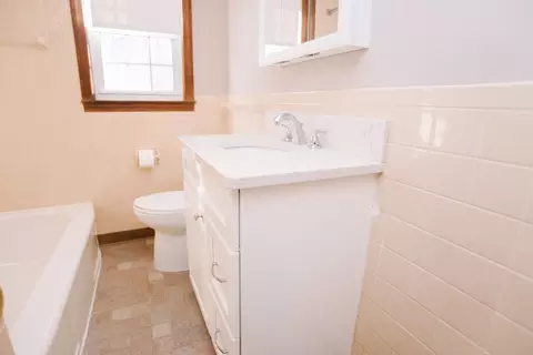 Bath - 75 Lumae St, Springfield, MA 01119 photo 2 of 7