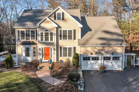47 Bacon St, Pepperell, MA 01463