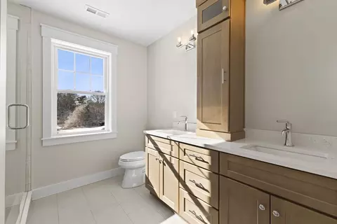 Bath - 1 Haystack Ln, Berkley, MA 02779 photo 3 of 5
