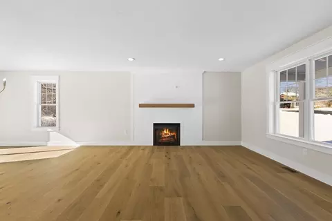 Living - 1 Haystack Ln, Berkley, MA 02779 photo 4 of 4