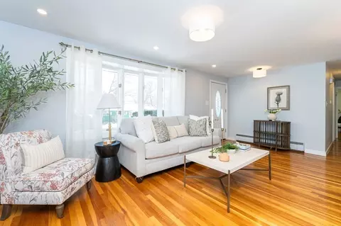 108 Azalea Dr, Norwood, MA 02062