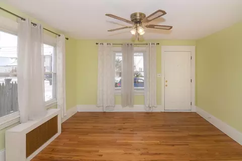 Living - 267-269 Redlands St, Springfield, MA 01104 photo 4 of 5
