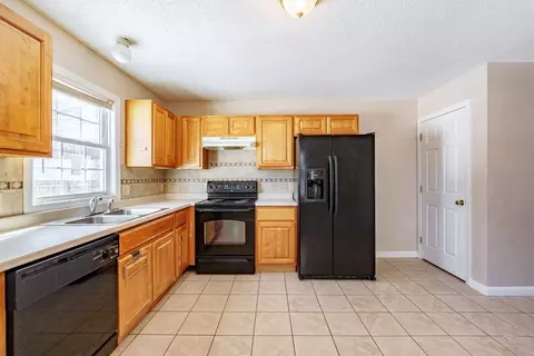 Kitchen - 75-77 Pinevale St, Springfield, MA 01151 photo 2 of 5