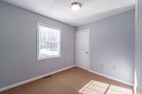 Bedroom - 75-77 Pinevale St, Springfield, MA 01151 photo 4 of 11