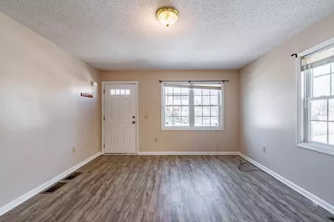Living - 75-77 Pinevale St, Springfield, MA 01151 photo 2 of 5