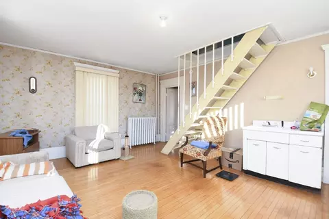 Living - 787 High St, Fall River, MA 02720 photo 5 of 6