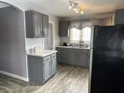 25 Christopher St, Chicopee, MA 01020 photo 4