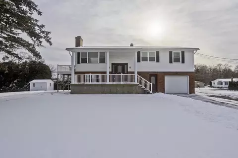 9 Mayflower Ave, Chicopee, MA 01013