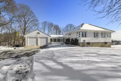 17 Cameron Rd, Lynn, MA 01904
