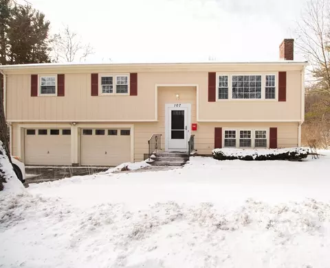 107 Holden St, Worcester, MA 01606