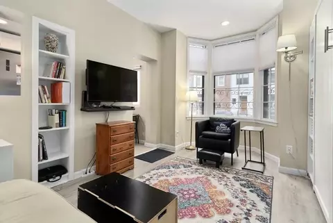 21 Bowdoin St #1B, Boston, MA 02114