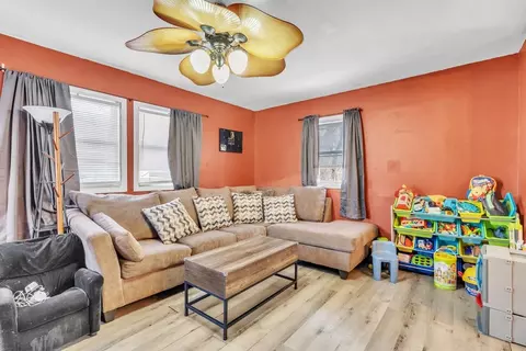 69 Silas St, Springfield, MA 01109 photo 11