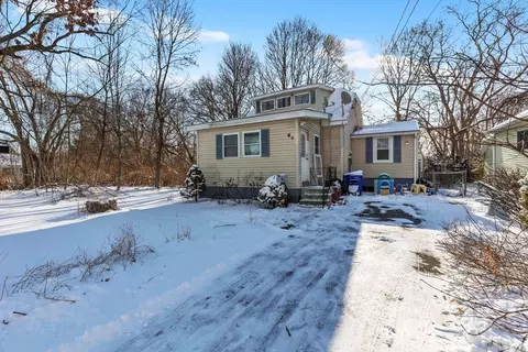 69 Silas St, Springfield, MA 01109 photo 3