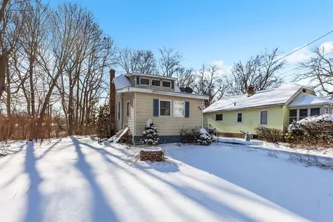 69 Silas St, Springfield, MA 01109 photo 4