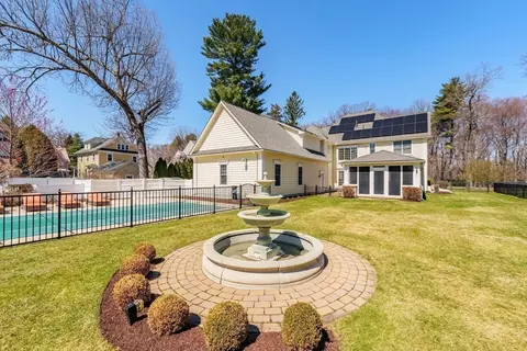97 Forest Glen Rd, Longmeadow, MA 01106