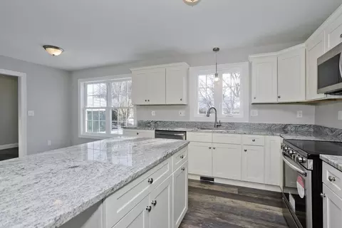 37 Ontario St, Springfield, MA 01104