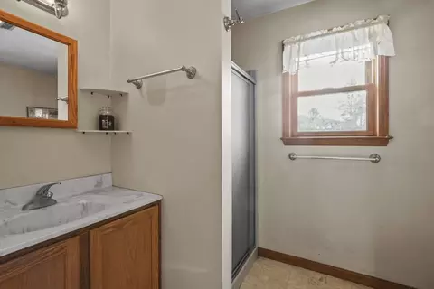 Bath - 41 S Road Ext, Peru, MA 01235 photo 2 of 5