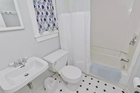 Bath - 139 Eddy St, Springfield, MA 01104 photo 2 of 2