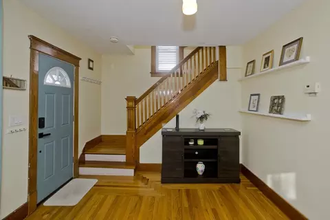 Entry Way - 139 Eddy St, Springfield, MA 01104 photo 3 of 4