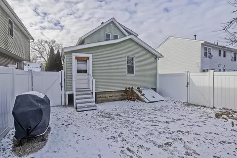 Exterior - 139 Eddy St, Springfield, MA 01104 photo 7 of 8