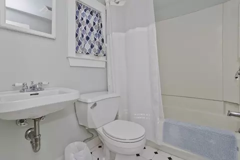 Bath - 139 Eddy St, Springfield, MA 01104 photo 1 of 2