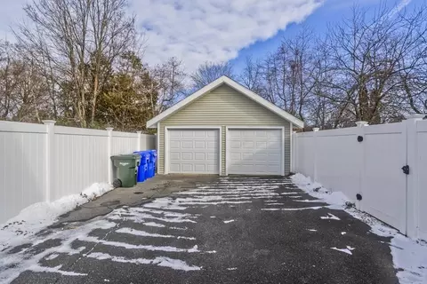Exterior - 139 Eddy St, Springfield, MA 01104 photo 6 of 8