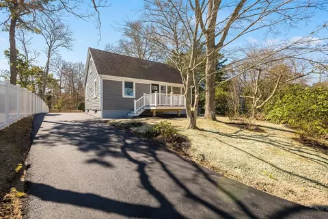 84 Lake Shore Dr, Falmouth, MA 02536