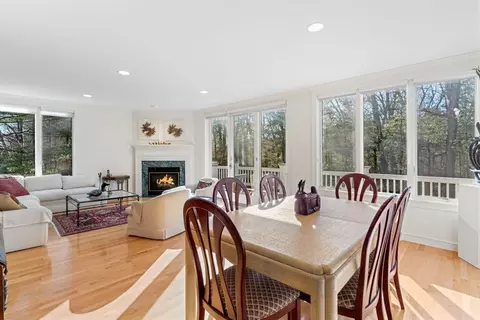 21 Highwood Ln, Ipswich, MA 01938