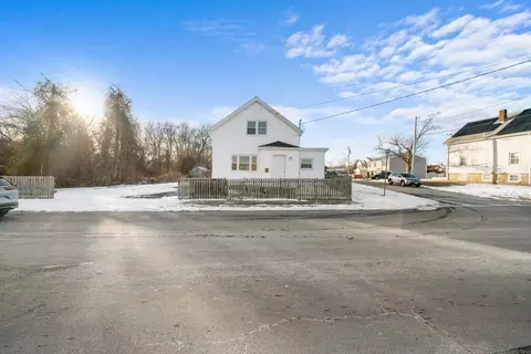 419 Laurel St, Fall River, MA 02724 photo 2