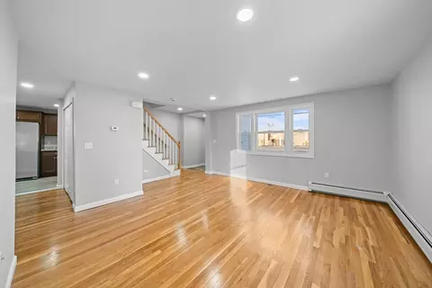 419 Laurel St, Fall River, MA 02724 photo 9