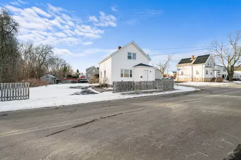419 Laurel St, Fall River, MA 02724 photo 3