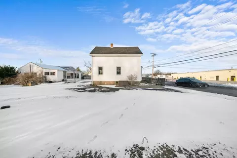 419 Laurel St, Fall River, MA 02724 photo 4