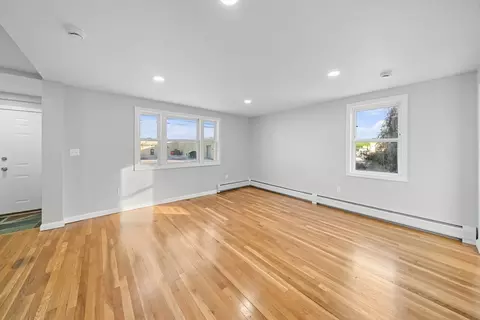 419 Laurel St, Fall River, MA 02724 photo 8