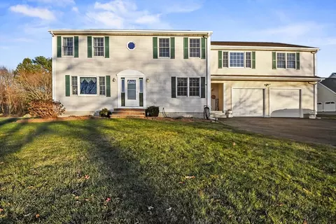 74 Hammond St, Seekonk, MA 02771