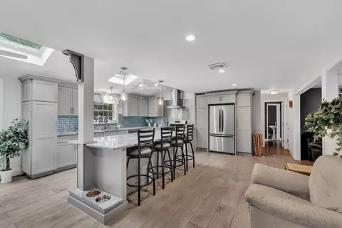 426 Mariner Cir, Barnstable, MA 02635 photo 5