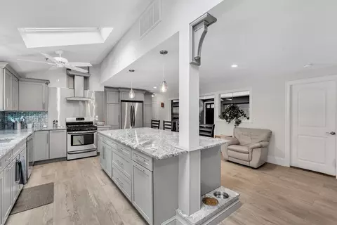 426 Mariner Cir, Barnstable, MA 02635 photo 3
