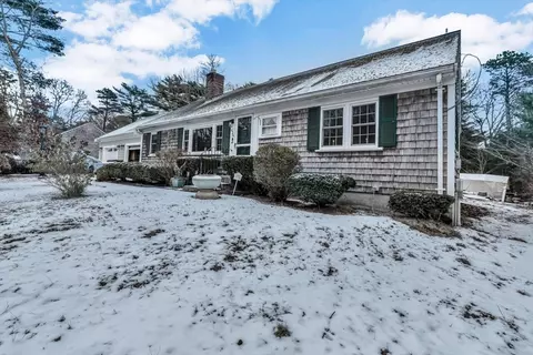 426 Mariner Cir, Barnstable, MA 02635 photo 2
