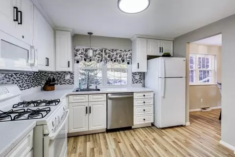 9 Hemlock Cir #9, Millis, MA 02054 photo 7