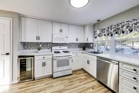 9 Hemlock Cir #9, Millis, MA 02054 photo 8
